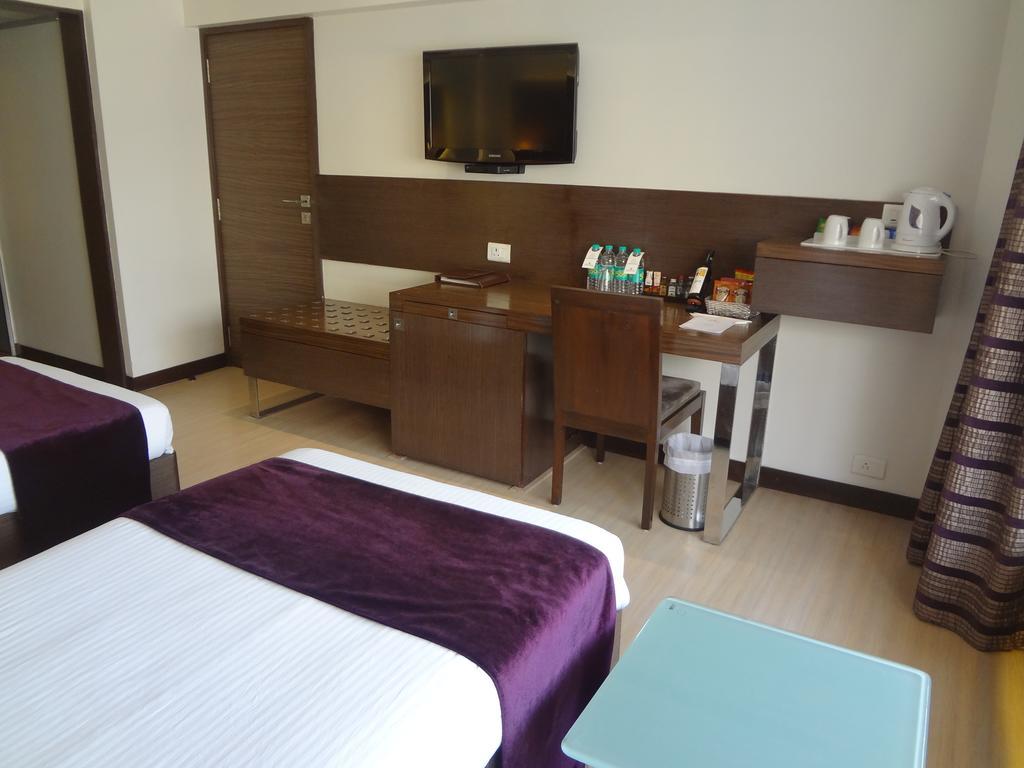 Hotel Sea Princess Мумбаи Экстерьер фото